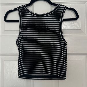 Aura Seamless Knit Striped Cropped Tank Top - M/L